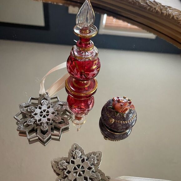 Vintage Enamel Trinket Round Box Vintage Perfume Decanter - Picture 7 of 16